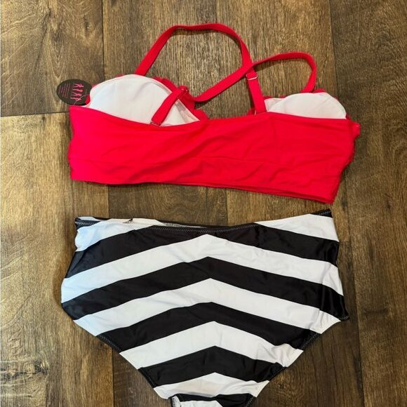 Avidlove Red and Black Bikini with Bold Contrast and Modern Style - Picture 8 of 8